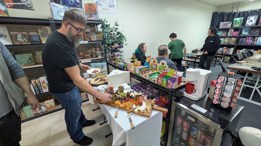 K&B HOBBIES AND GAMES, tienda de TCG en Area B (Westside/Swan Lake/Kalamalka Lake)
