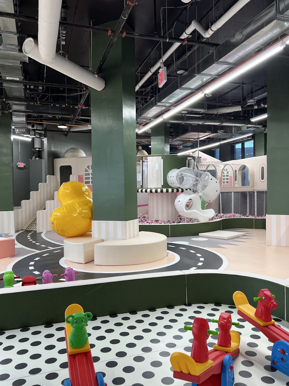 Laughing Floor, tienda de TCG en Long Island City