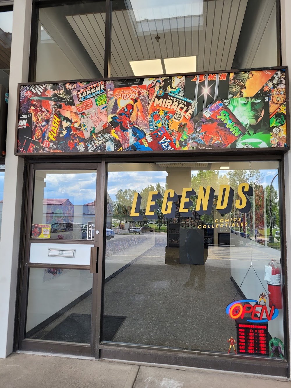 Legends Comics + Collectibles, tienda de TCG en Calgary
