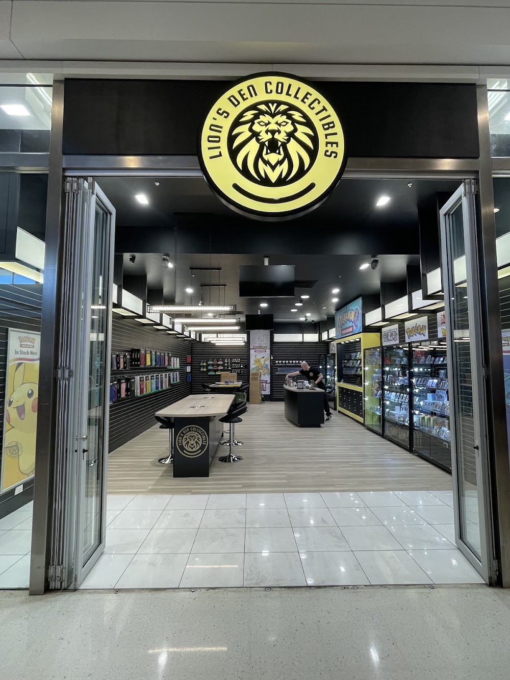 LION'S DEN COLLECTIBLES, tienda de TCG en Wollongong City Council