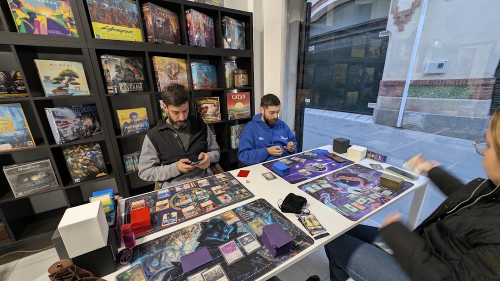 Lobizon Hobby Store, tienda de TCG en Sant Feliu de Guíxols