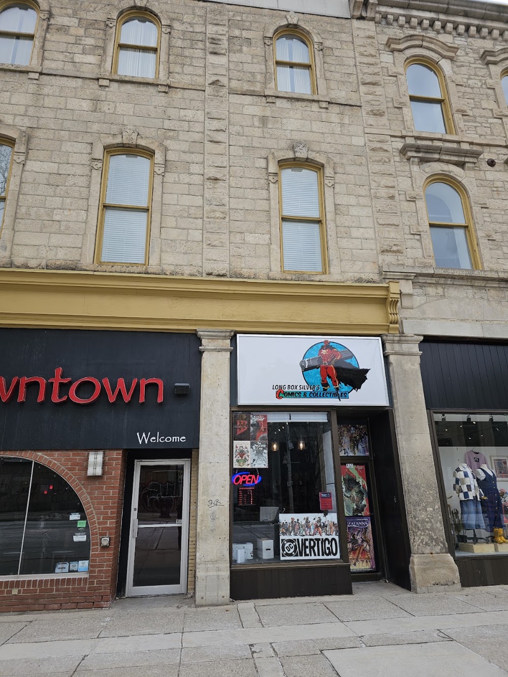 Long Box Silver's  Comics, tienda de TCG en Guelph