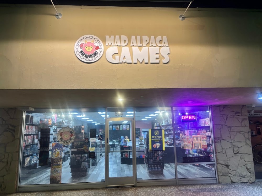 Mad Alpaca Games Davis, tienda de TCG en Davis