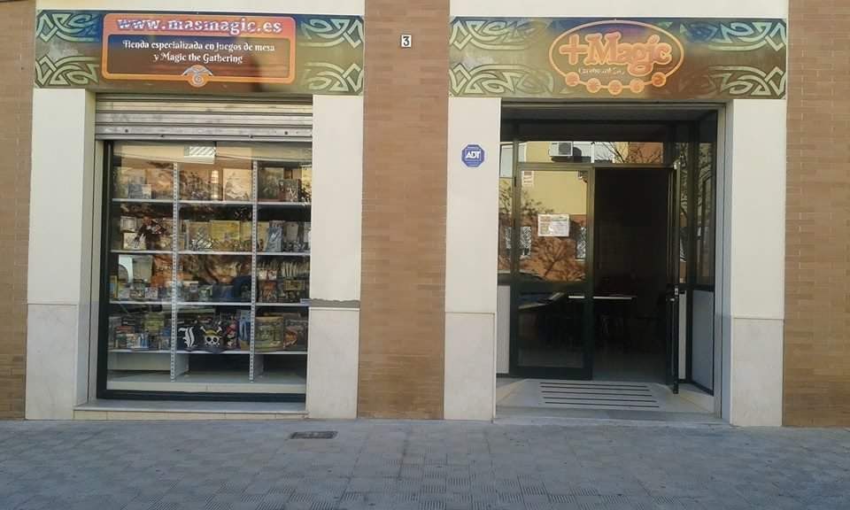 MasMagic “Cardboard City”, tienda de TCG en Dos Hermanas