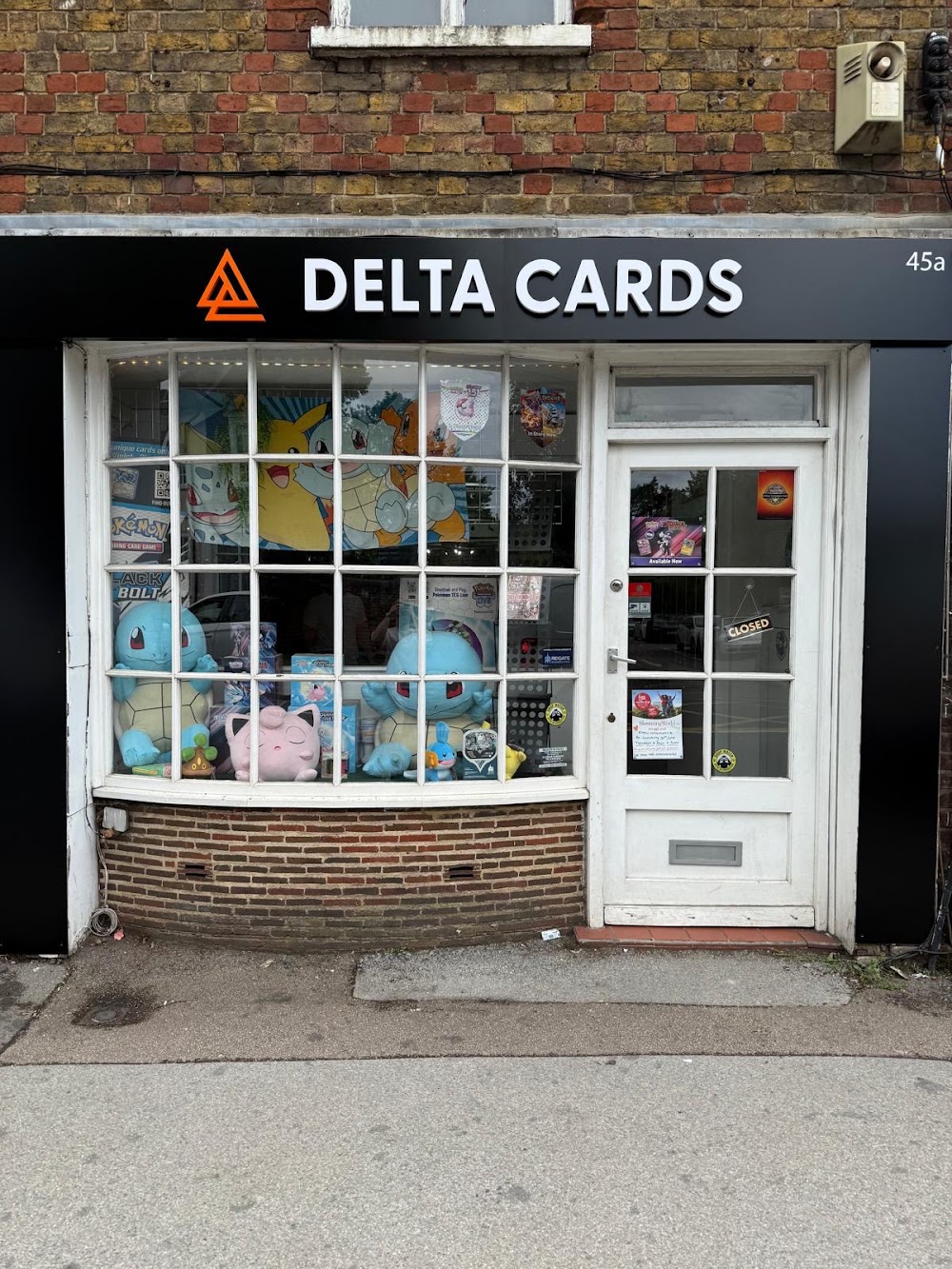 MIWK, tienda de TCG en Reigate