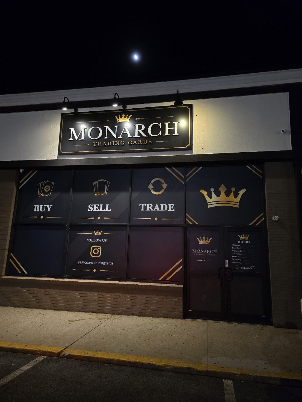 Monarch Trading Cards, tienda de TCG en Fall River