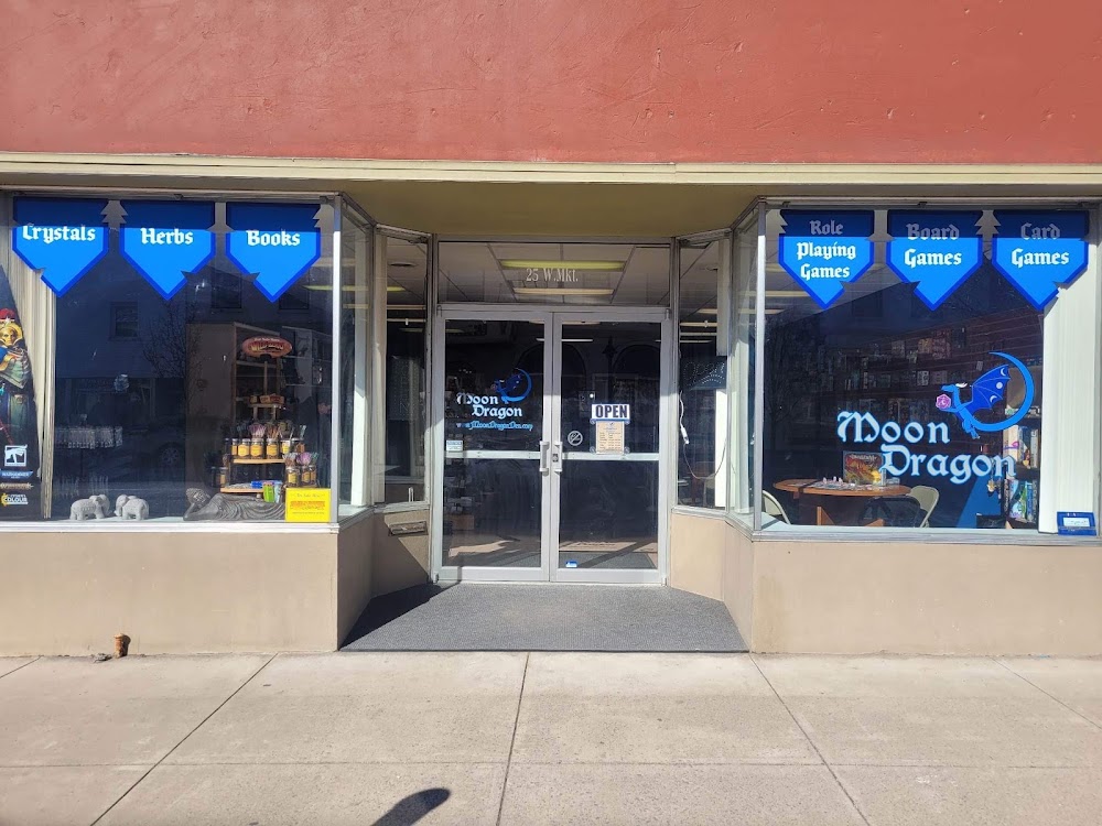Moon Dragon, tienda de TCG en Lewistown