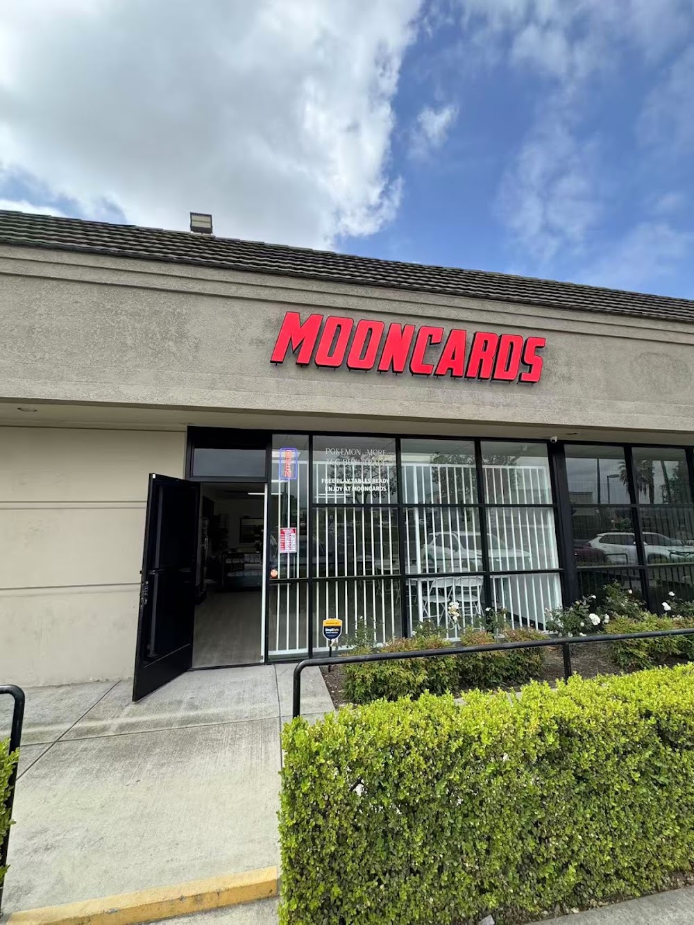 Mooncards, tienda de TCG en Montclair