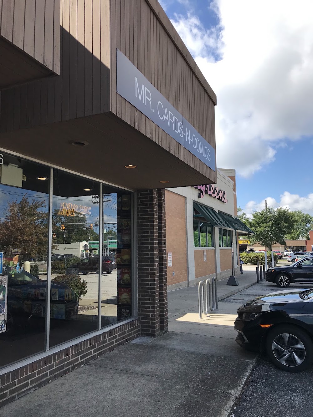 Mr. Cards & Comics, tienda de TCG en Lyndhurst