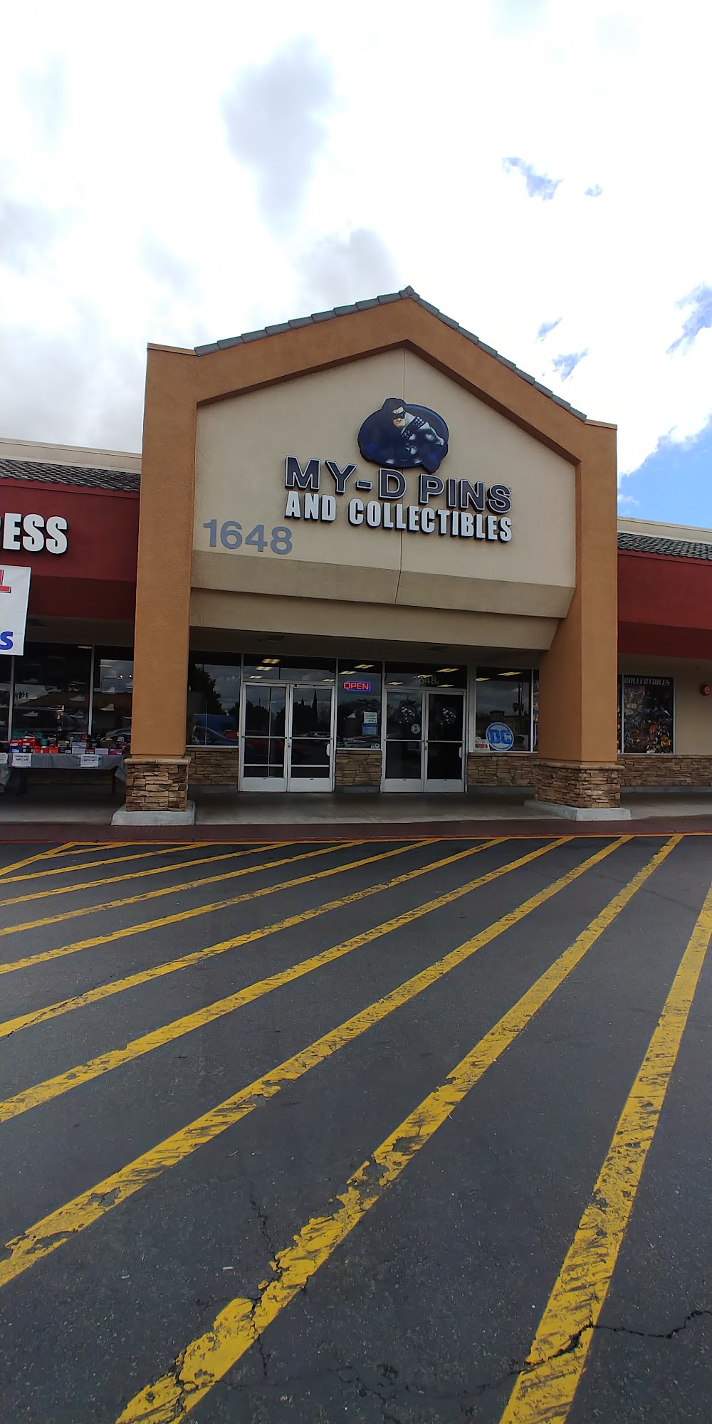 My-D Pins & Collectibles, tienda de TCG en Anaheim