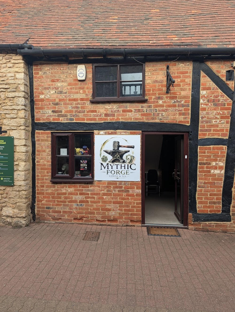 Mythic forge, tienda de TCG en Buckingham