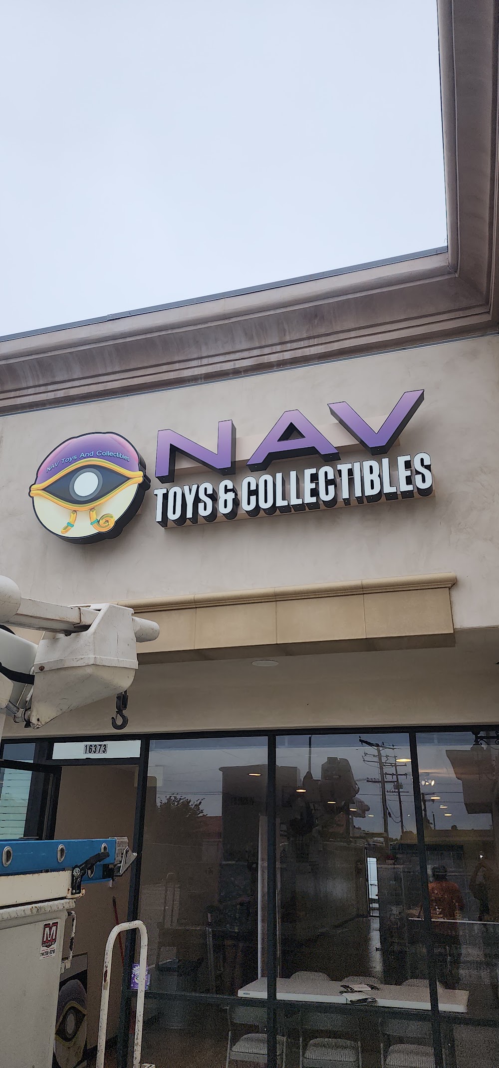 NAV Toys and Collectibles, tienda de TCG en Huntington Beach