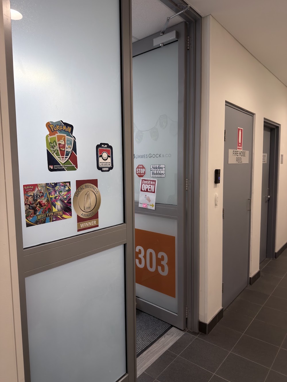 ONESTOPPOKESHOP, tienda de TCG en Maroubra