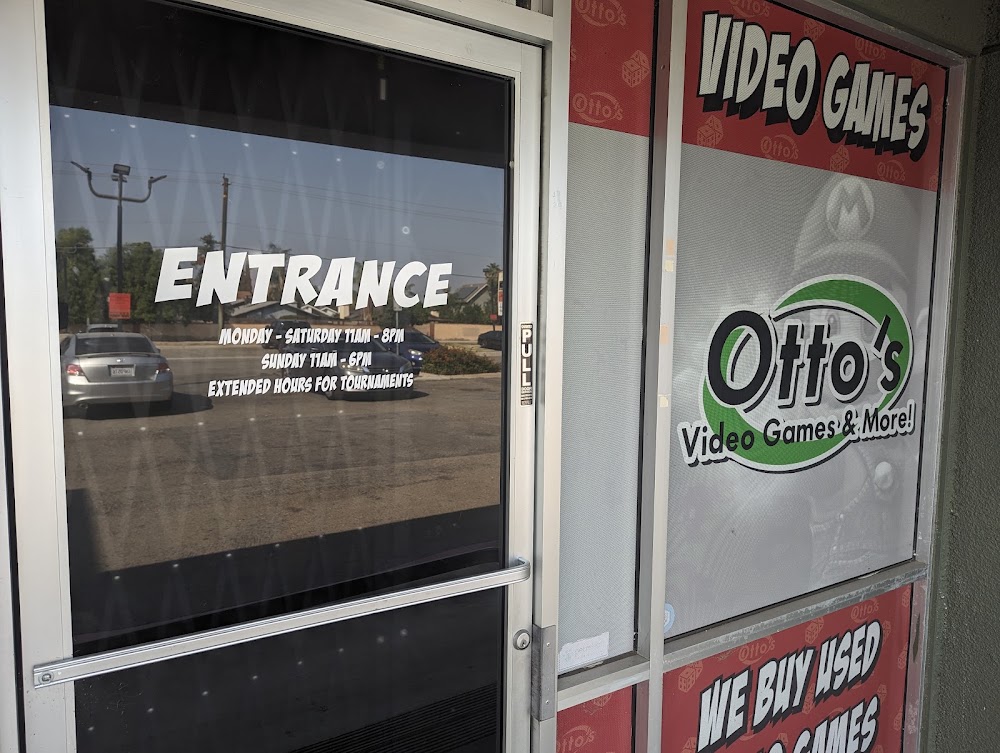 Otto's Video Games and More, tienda de TCG en Bakersfield