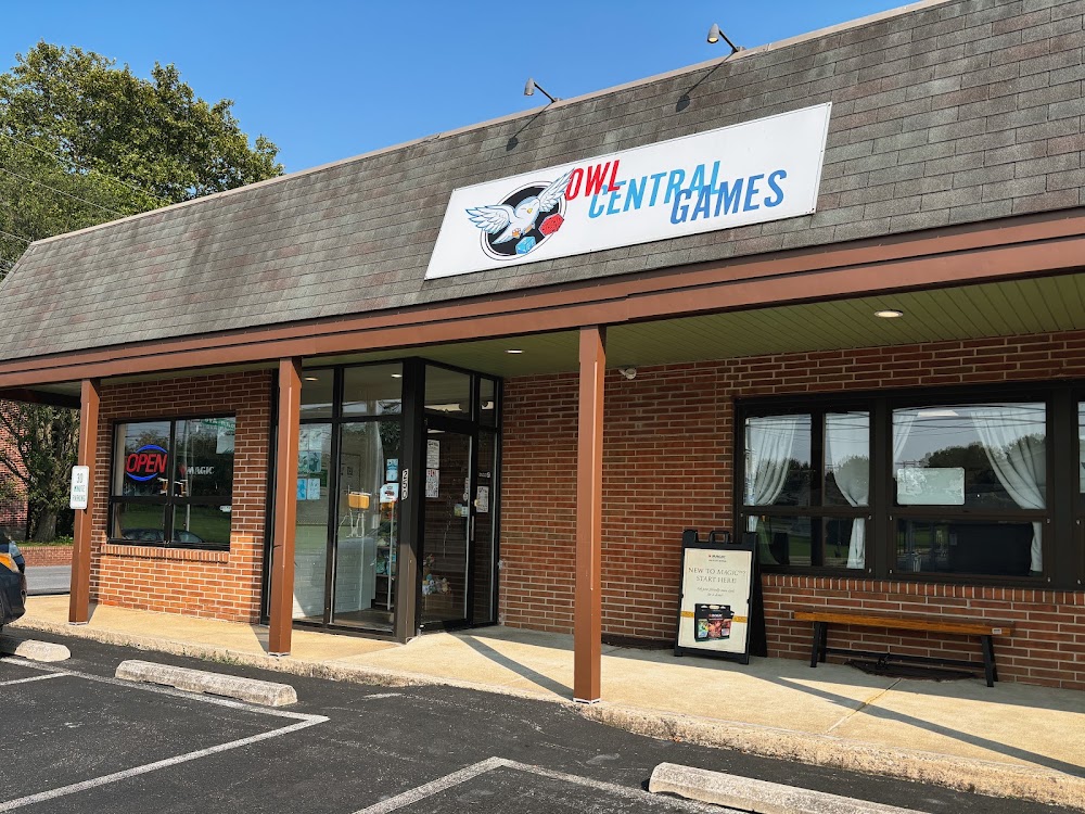 Owl Central Games & Hobbies, tienda de TCG en Reading