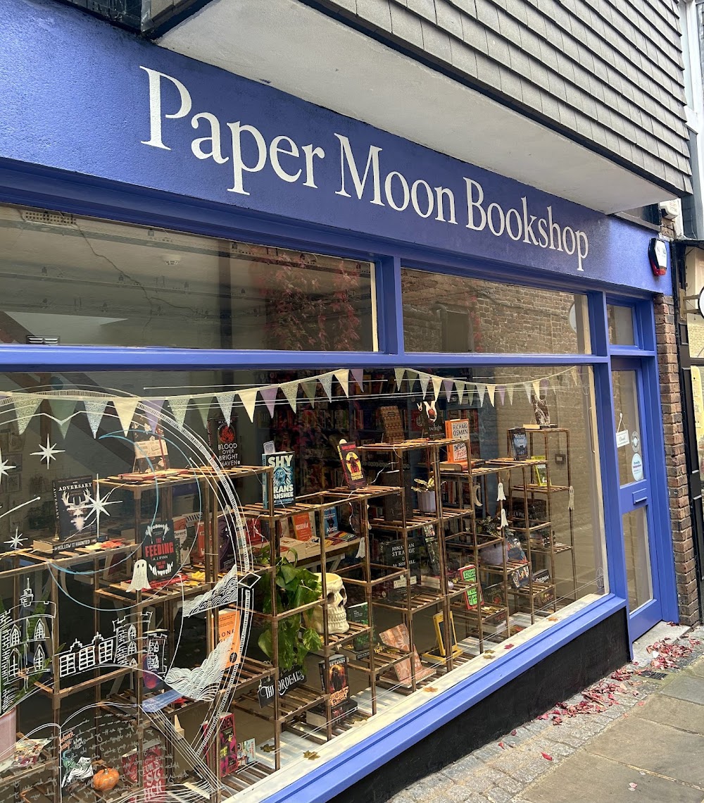 Paper Moon Bookshop, tienda de TCG en Guildford