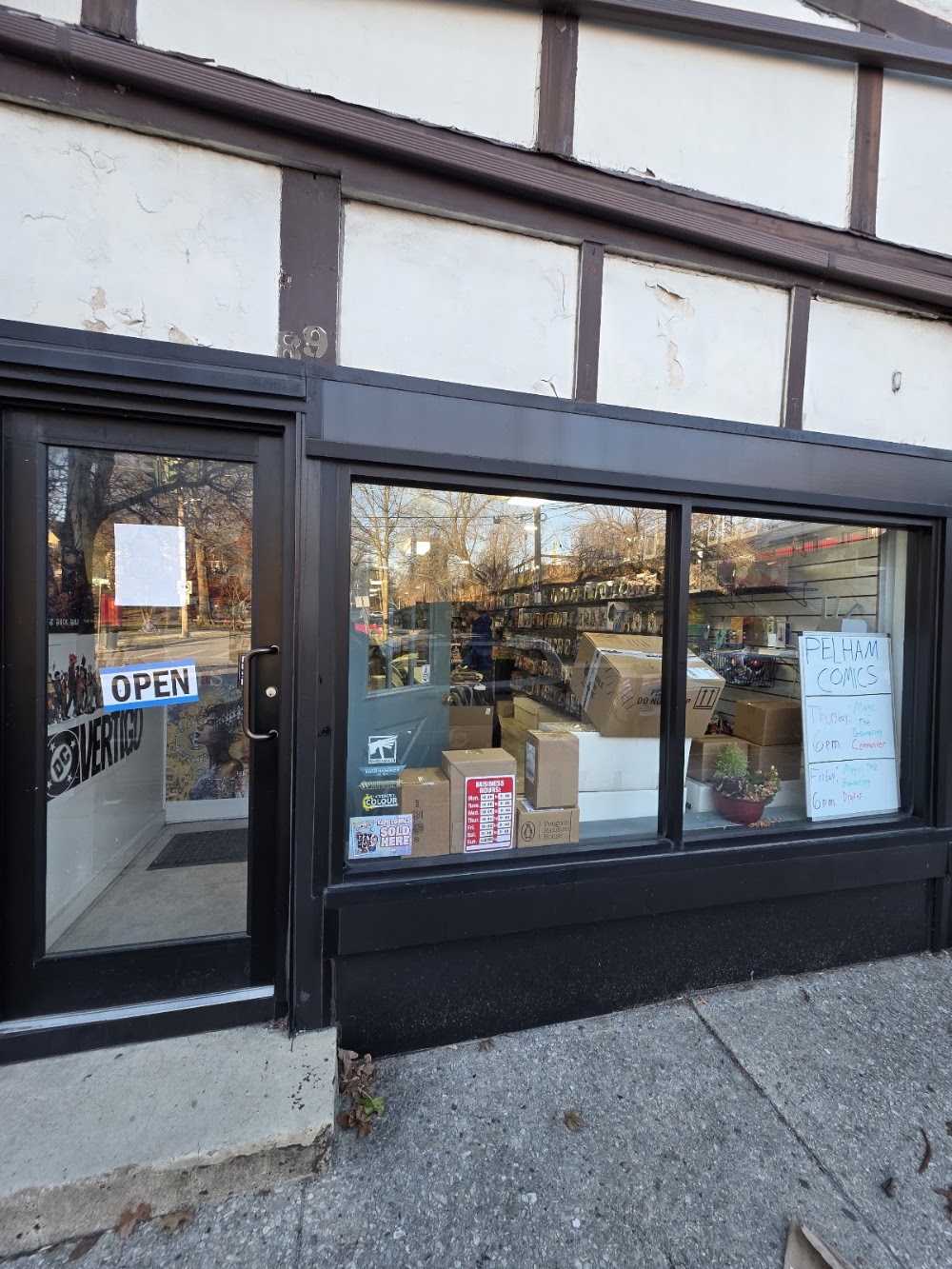 Pelham Comics & Collectibles, tienda de TCG en Pelham