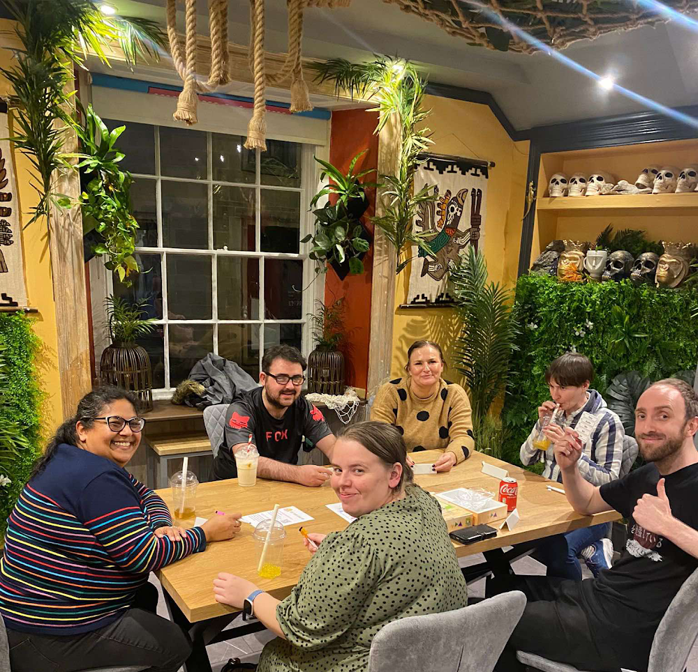 PIRANHA CAFE, tienda de TCG en Truro