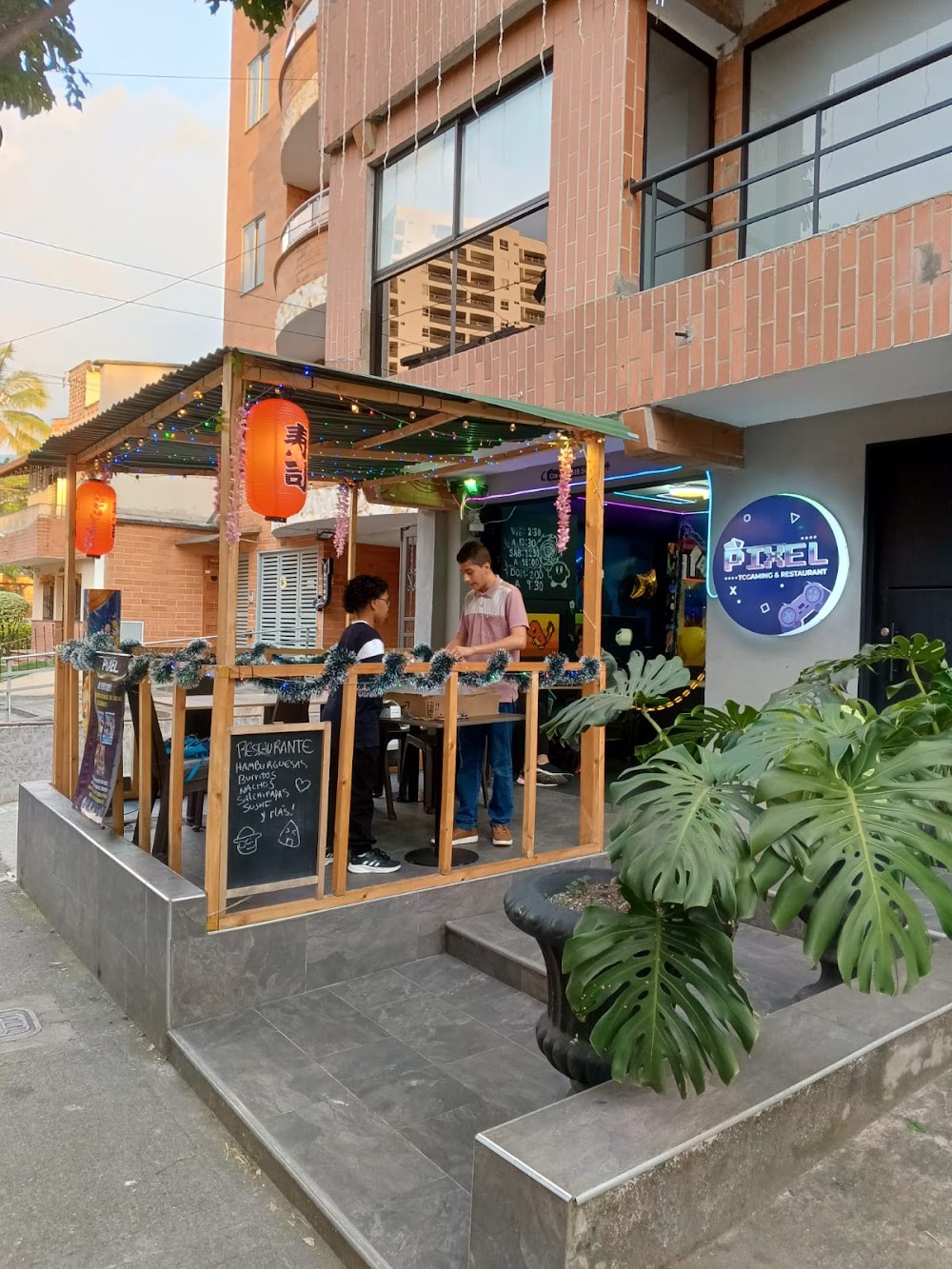 Pixel tcgaming and restaurant.