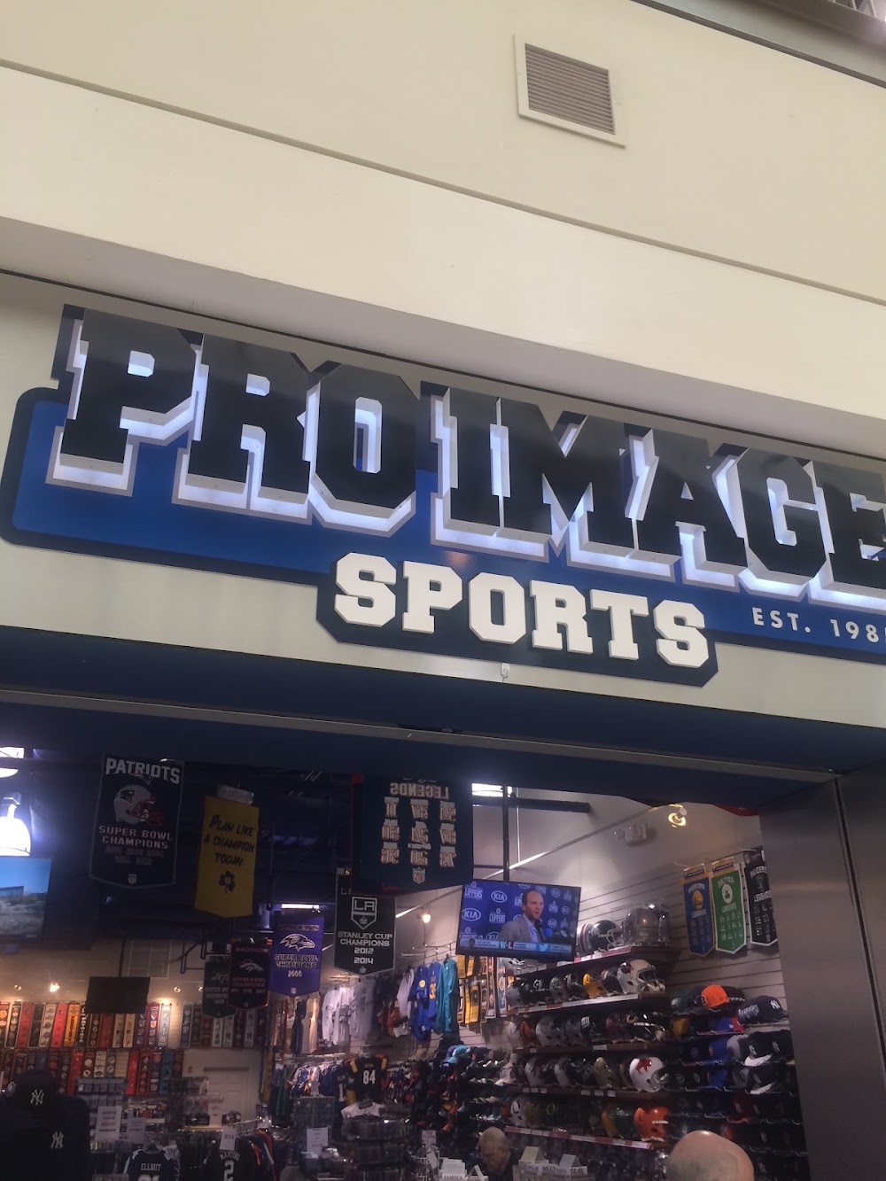 Pro Image Sports, tienda de TCG en Albany