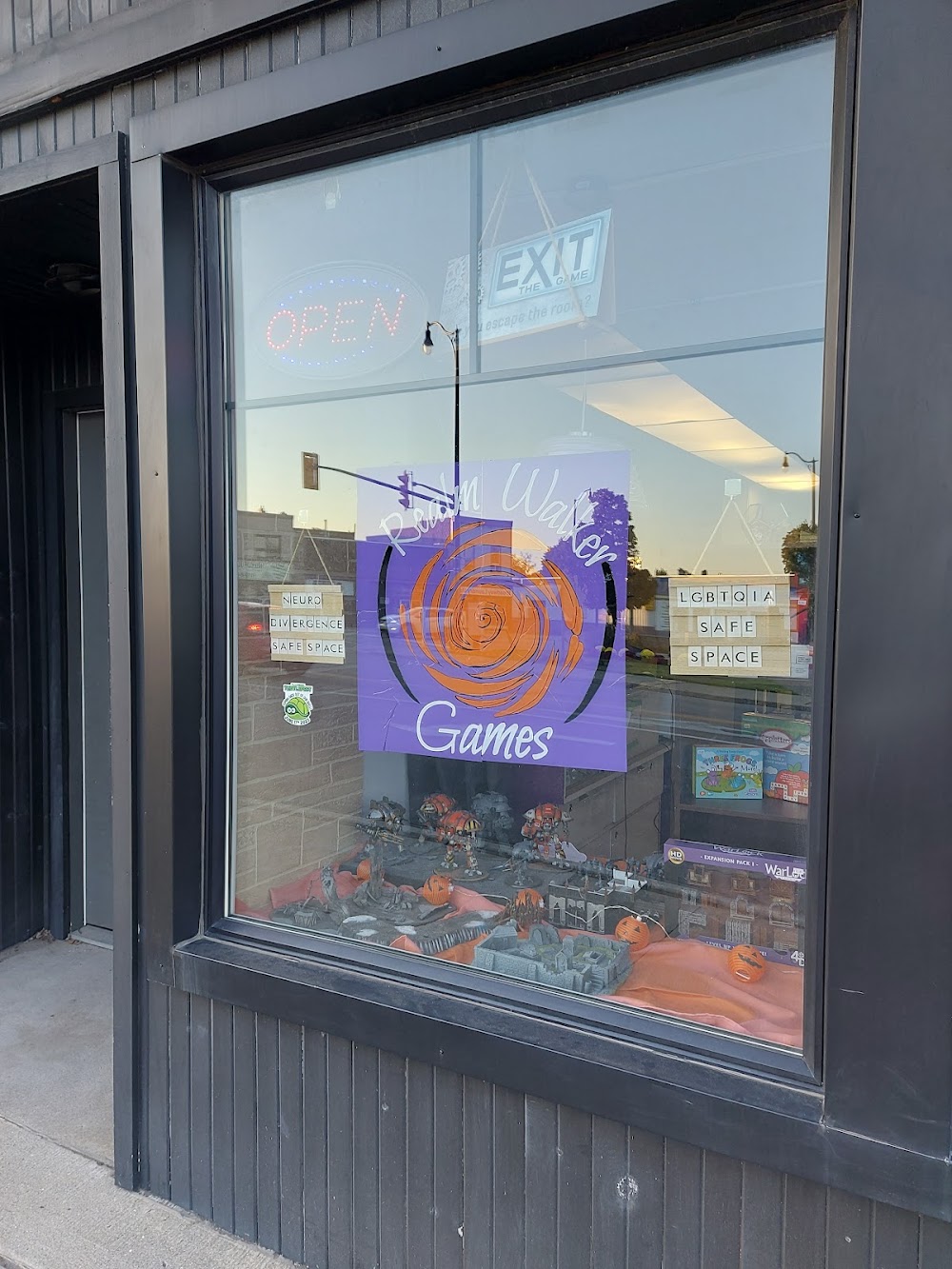 Realm Walker Games, tienda de TCG en Tillsonburg