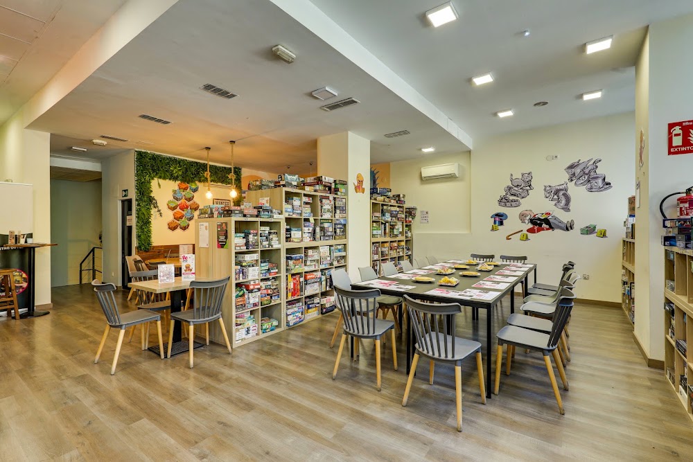 Replay Boardgame Cafe, tienda de TCG en Madrid