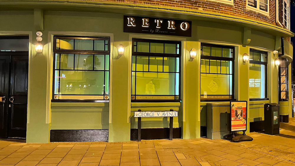 Retro by Ronnie, tienda de TCG en Worthing