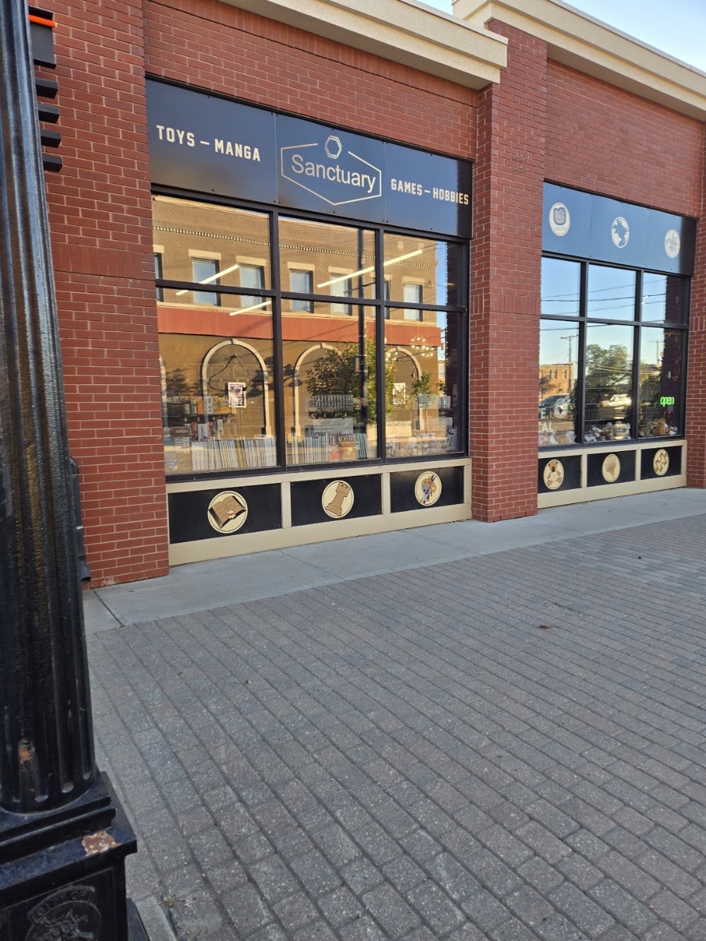 Sanctuary Games Moosejaw, tienda de TCG en Moose Jaw
