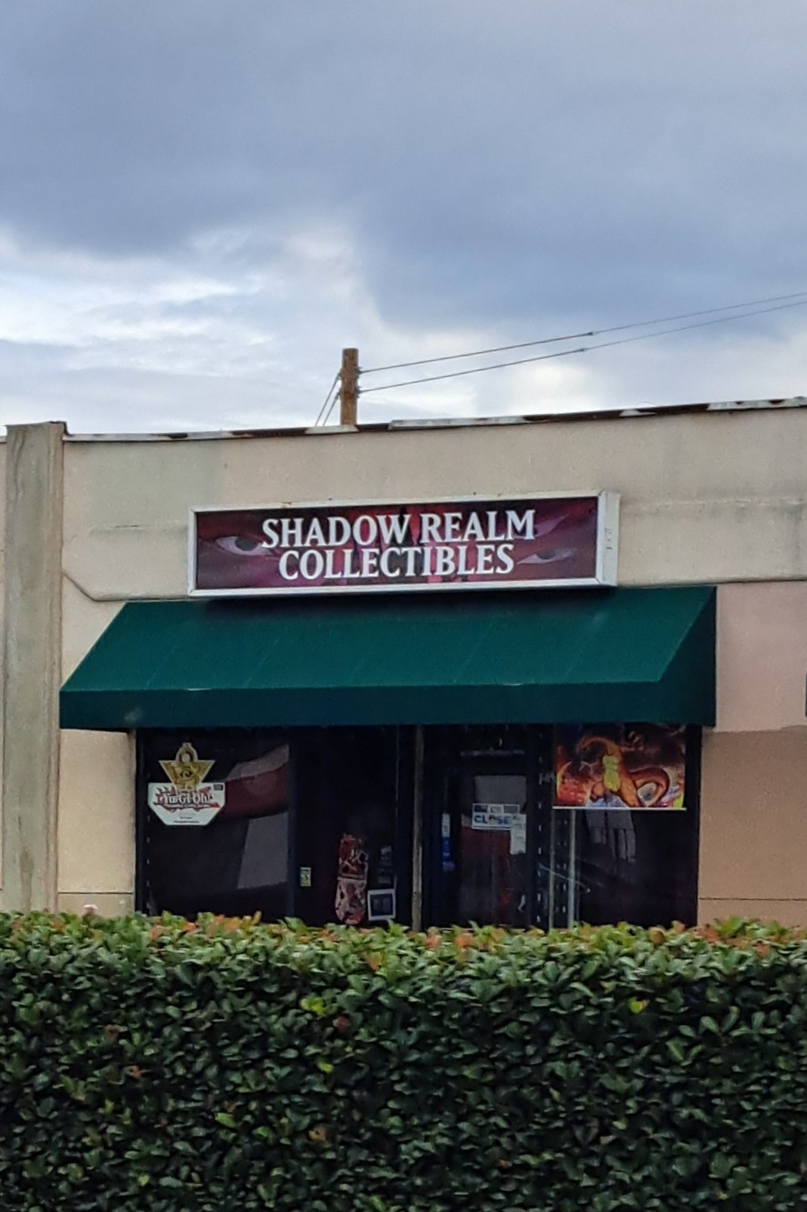 Shadow Realm Collectibles, tienda de TCG en Bell Gardens