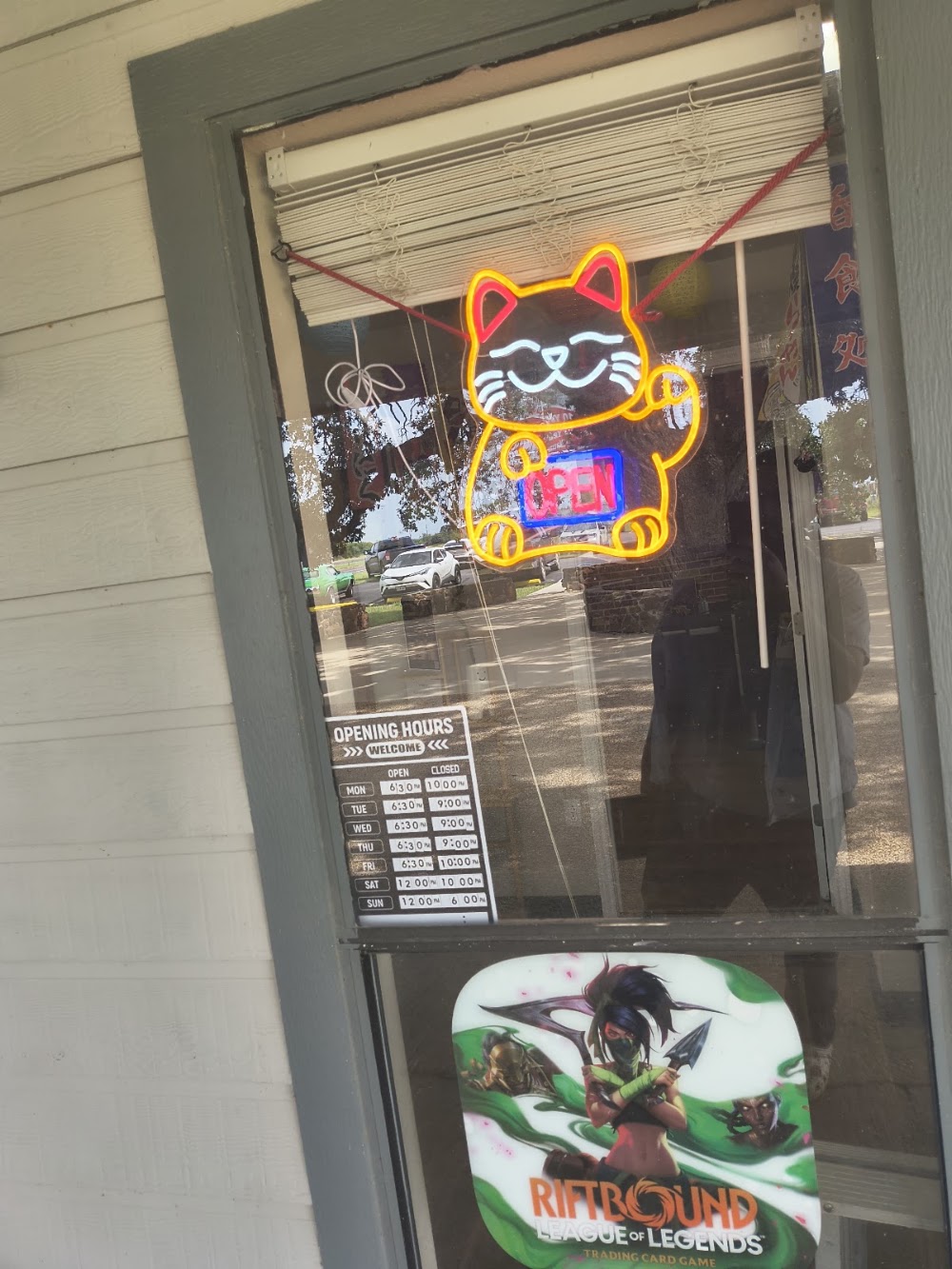 Shonen Shuffle, tienda de TCG en Floresville