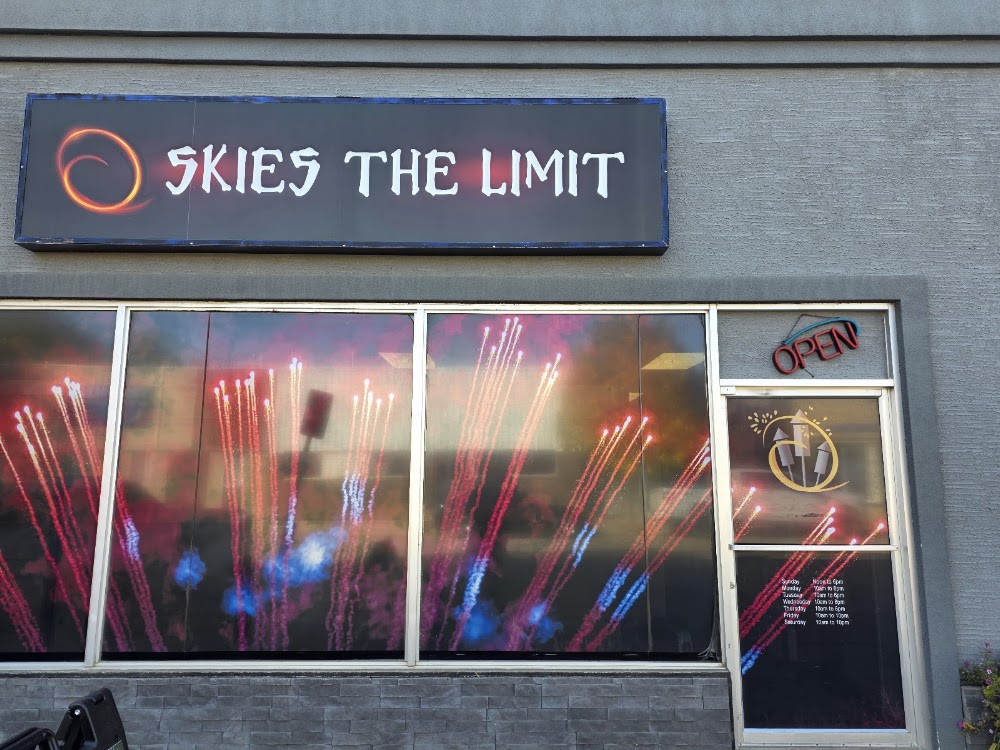 Skies the Limit Fireworks and Toys, tienda de TCG en Yorkton