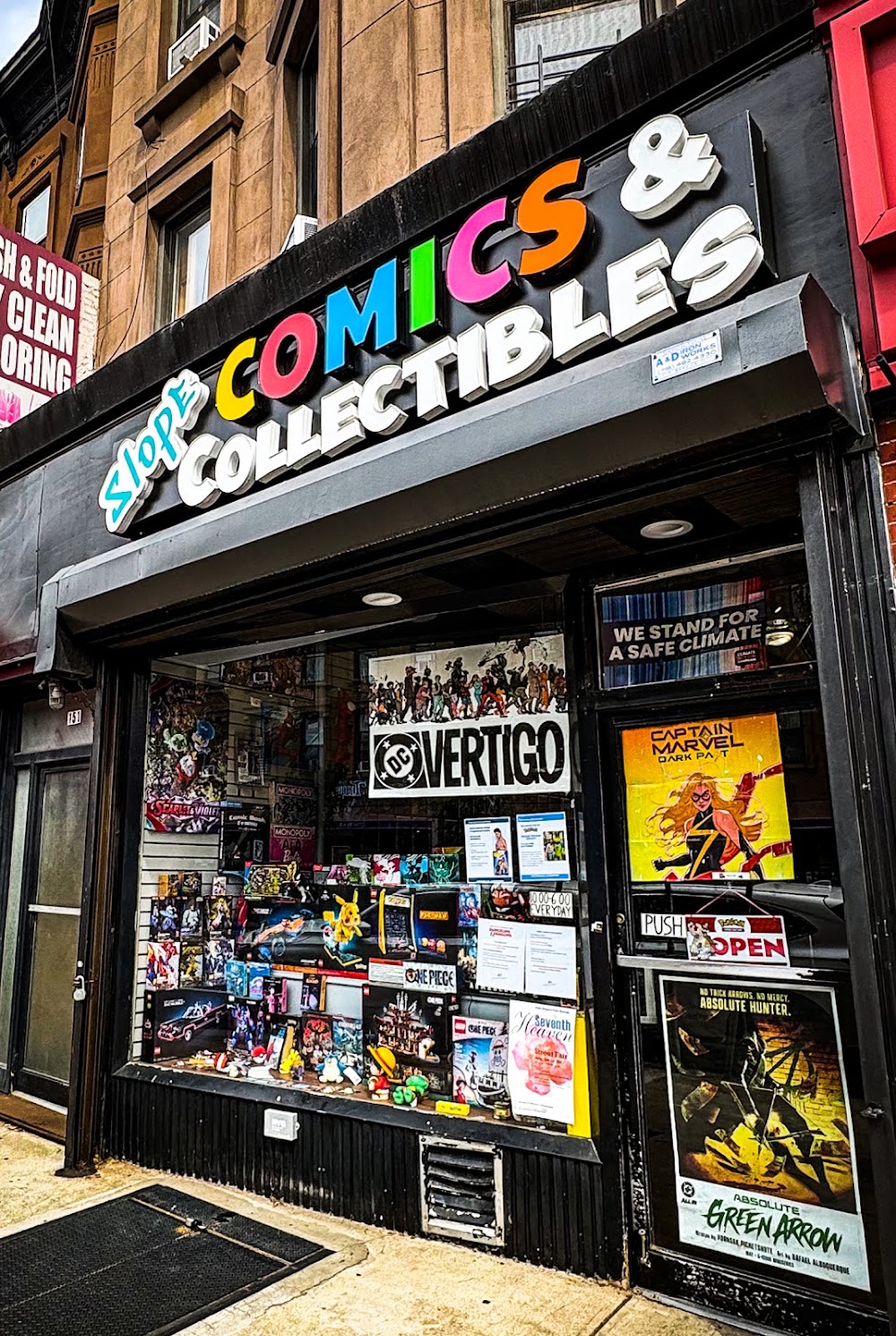 Slope Comics and Collectibles, tienda de TCG en Brooklyn
