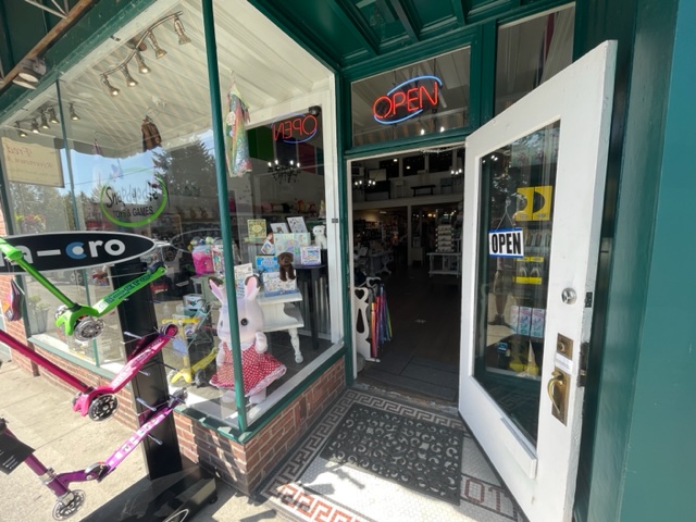 SNAPDOODLE TOYS, tienda de TCG en Snohomish