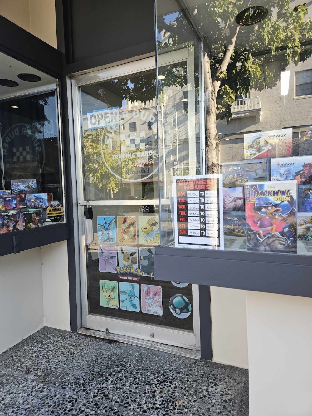 Super Duper Trading Cards, tienda de TCG en Oroville