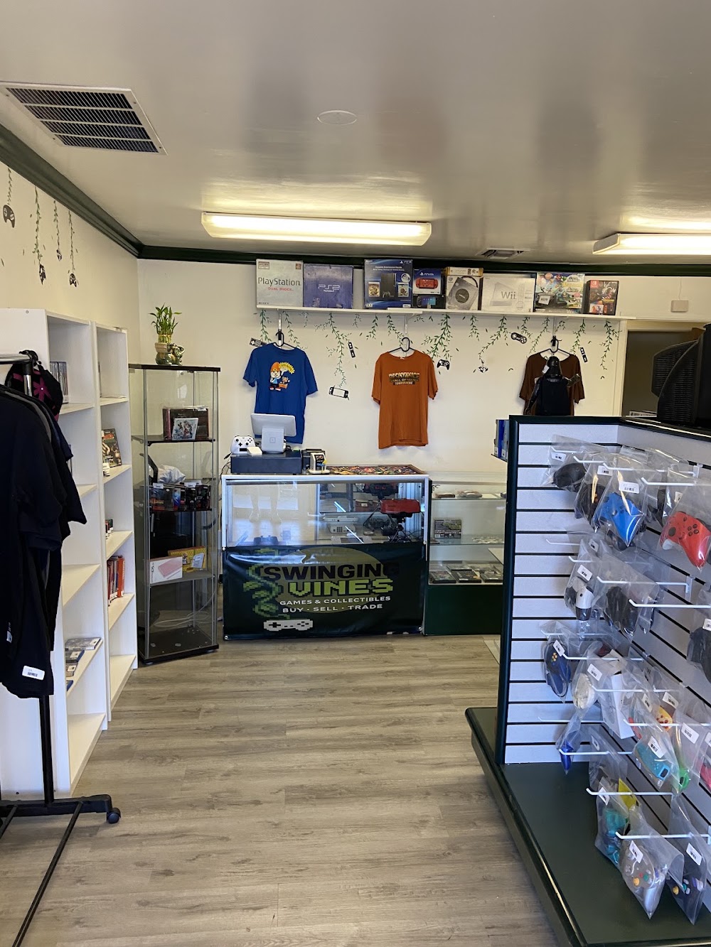 Swinging Vines, tienda de TCG en Woodland