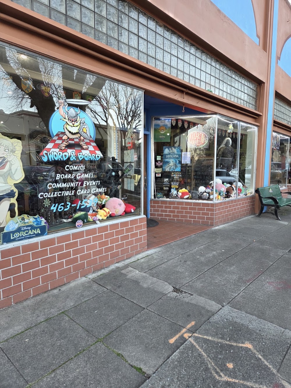 Sword & Board, tienda de TCG en Ukiah