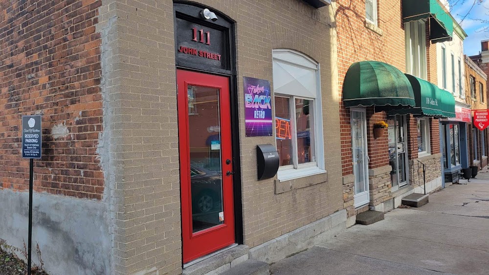 Taken Back Retro, tienda de TCG en Greater Napanee