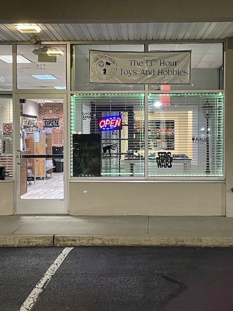 The 13th Hour Toys And Hobbies, tienda de TCG en Howell Township