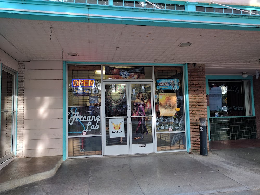 The Arcane Lab, tienda de TCG en Merced