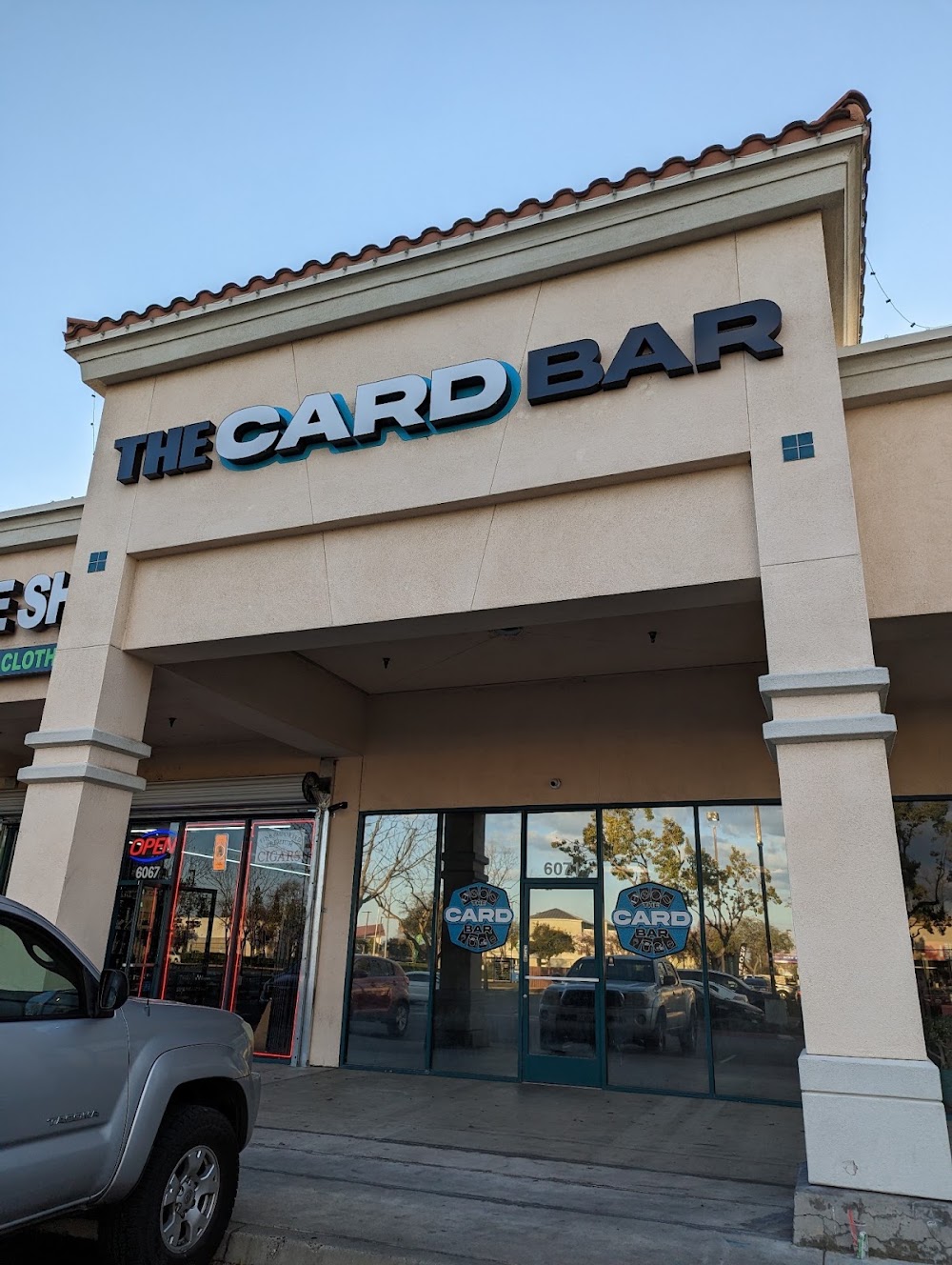 The Card Bar, tienda de TCG en Fresno