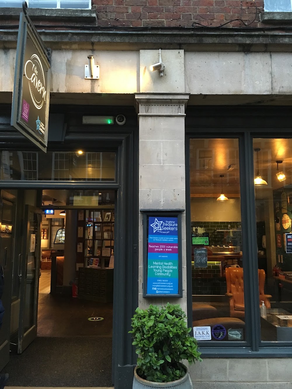 The Cavern, tienda de TCG en Gloucester