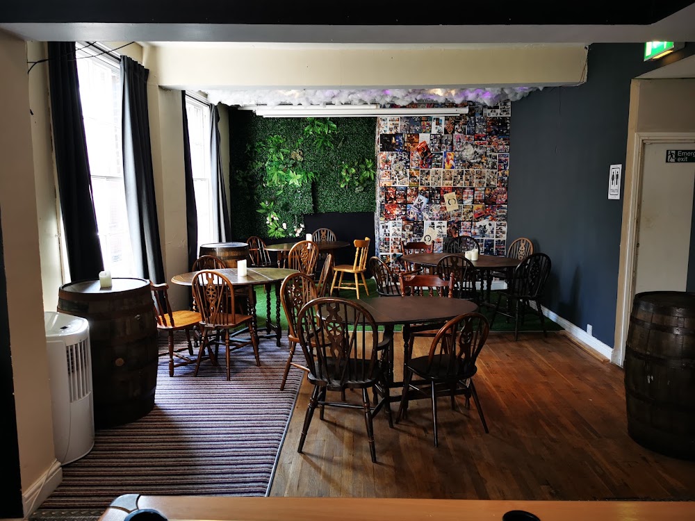 The Dog House Pub, tienda de TCG en Stafford