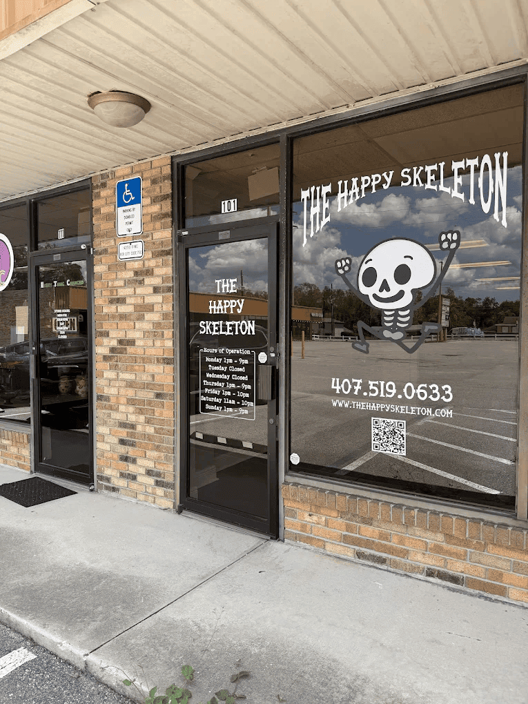 The Happy Skeleton, tienda de TCG en Longwood