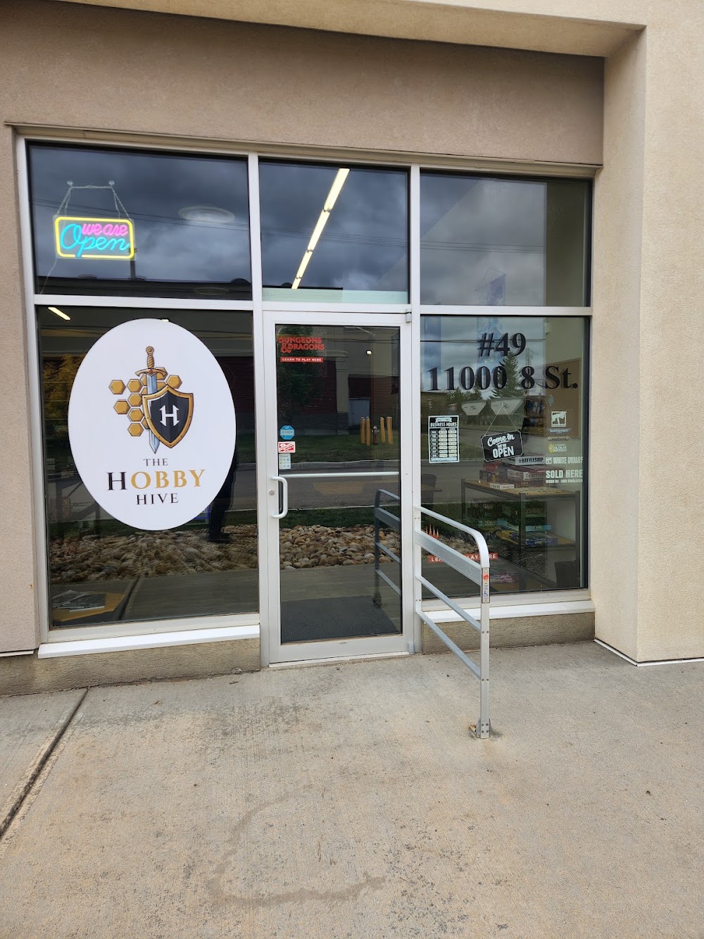 The Hobby Hive, tienda de TCG en Dawson Creek