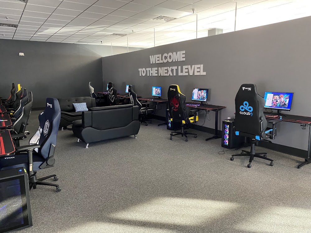 The Queue eSports Arena, tienda de TCG en Pella