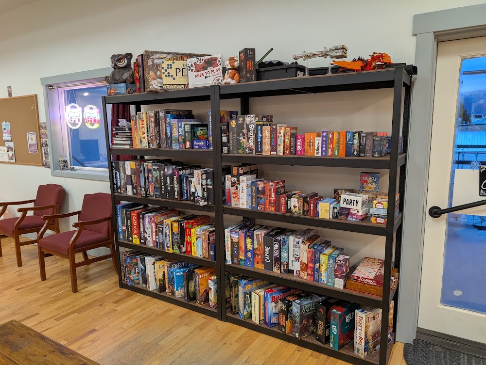 The Secret Lair @ Lake Chelan, tienda de TCG en Manson