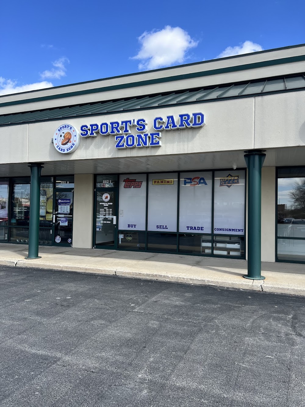 The Sports Card Zone, tienda de TCG en Shorewood
