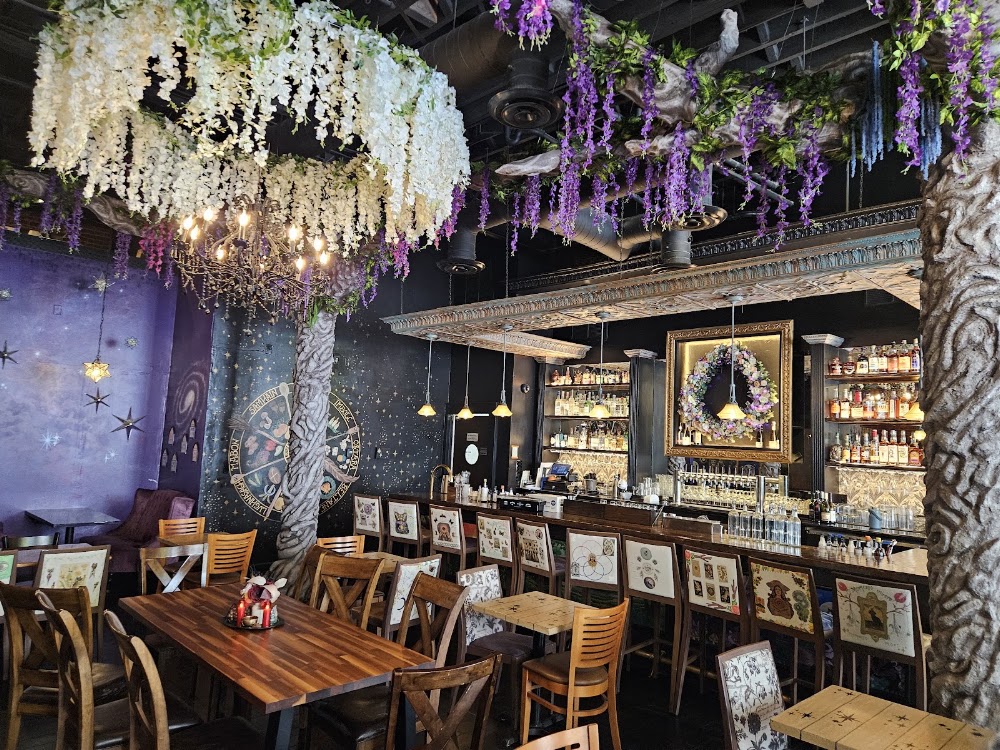 The Witch's Cottage, tienda de TCG en North Hollywood