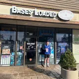 Bases Loaded, tienda de TCG en Fresno