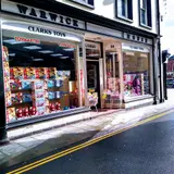 Clarks Toys, tienda de TCG en Brecon